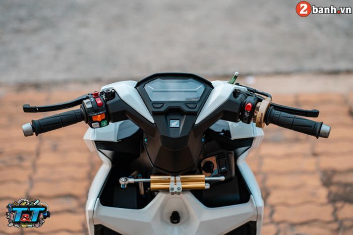 Modifikasi Honda Vario 150, Si Putih Elegan dengan Kaki-Kaki Mentereng