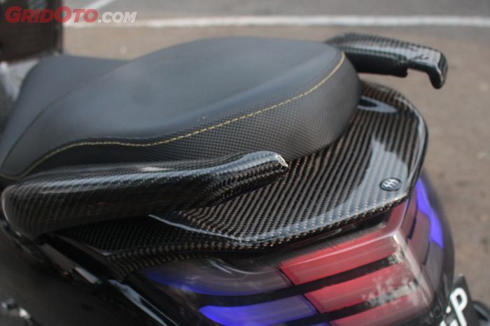 Modifikasi Yamaha NMAX Lawas Kian Sangar saat Dibalut Dengan Karbon