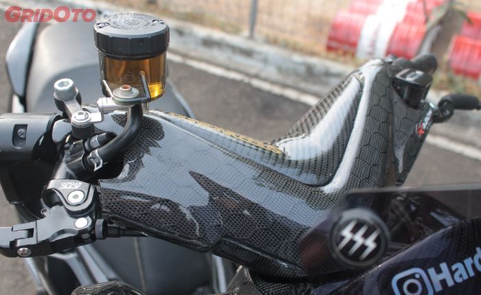 Modifikasi Yamaha NMAX Lawas Kian Sangar saat Dibalut Dengan Karbon