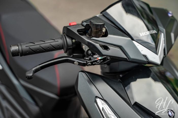 Modifikasi Honda Vario 150 Tampil Proper Bertabur Aksesoris, Kaki