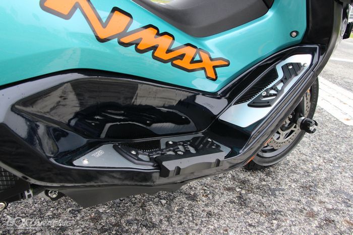 Yamaha NMAX Kena Modifikasi Gaya Touring, Kelir Bodi Nyentrik Dan Boks