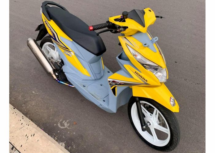 Modifikasi Motor Honda BeAT, Gaya Racing Warna Kuning Cerah - Motorplus