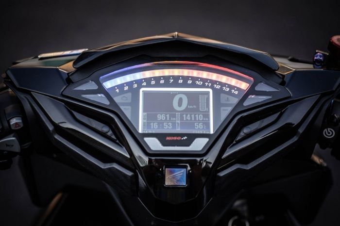 Modifikasi Honda Vario 150, Tampil Stylish Dibalut Kelir Hitam Anggun