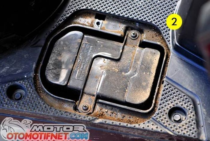 Tempat Aki Motor di Dek Kaki Jangan Lupa Dibersihkan Ternyata Rawan