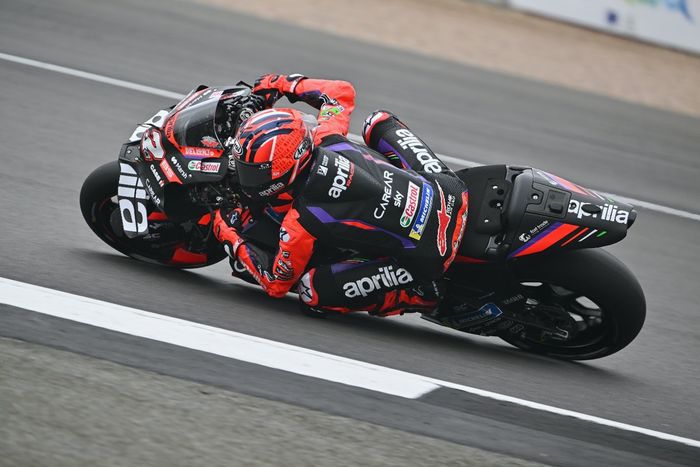 Aprilia Punya Masalah Misterius Di Motogp Thailand Bikin Semua Ridernya Sesak Napas Saat