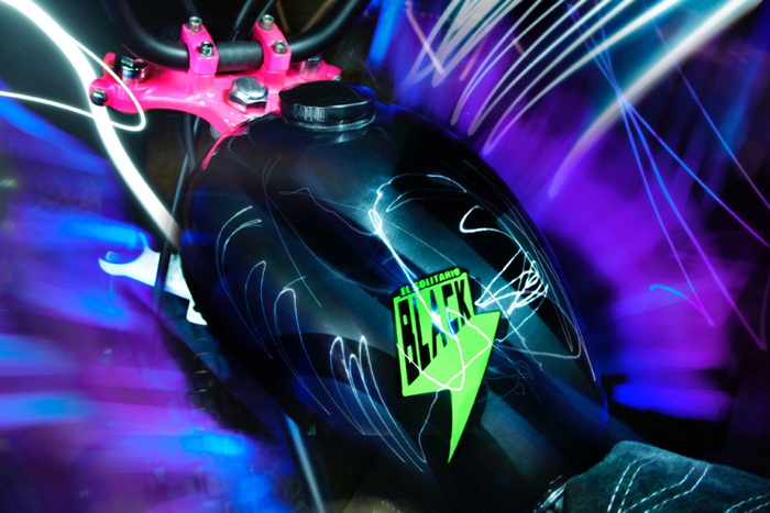 Motor Ini Punya Cat Bunglon Keren Sekilas Hitam Tapi Kalau Dipicu Bisa Berwarna Mentereng Motorplus Online Com Bunglon seperti halnya ular, merupakan reptil dengan sistem pendengaran yang buruk. motor ini punya cat bunglon keren