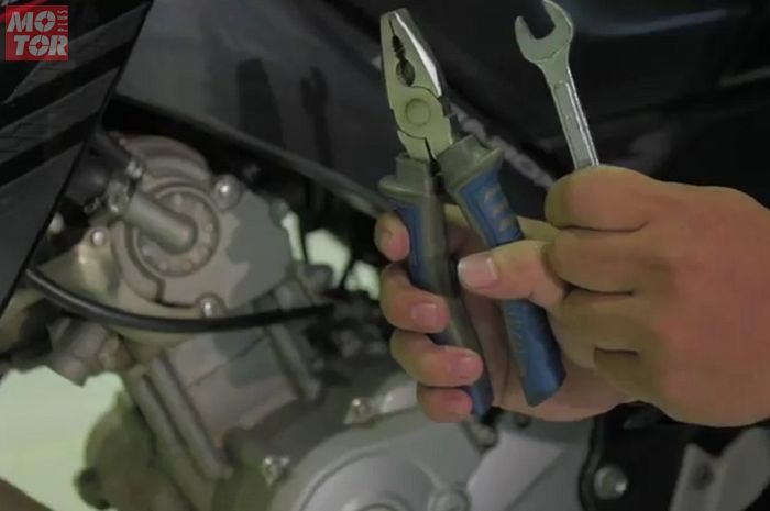 Begini Cara Setel Jarak Main Tuas Kopling Motor, Cek Videonya