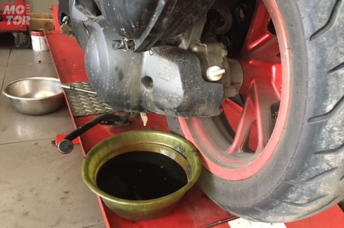 Jangan Tunggu Sampai Jebol Ini 5 Penyebab Oli Mesin Motor Cepat Habis Motorplus Online Com