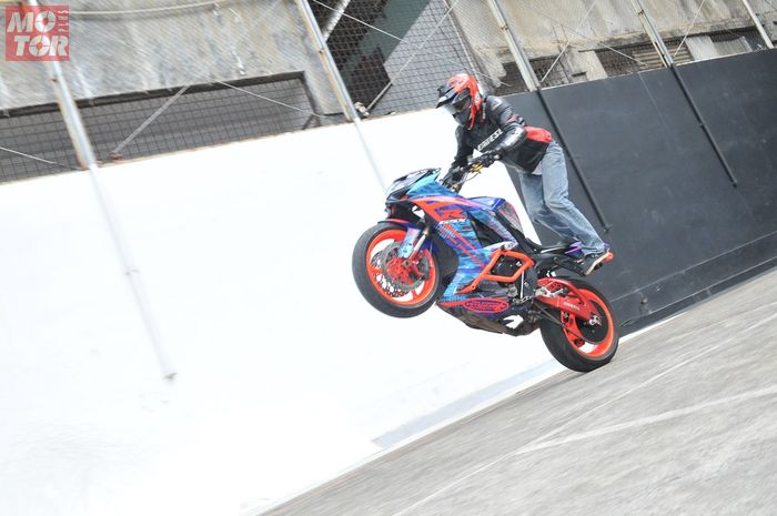 Wow Biar Seru Saat Kopdar Suzuki Gsxr 600 Ini Di Bikin Street Bike Freestyle Motorplus Online Com
