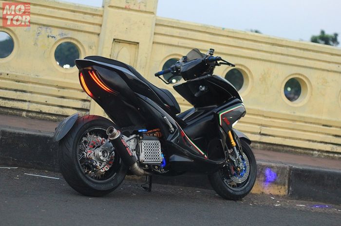 Modifikasi Mahal Yamaha Aerox, Pakai Lampu Belakang Ducati 