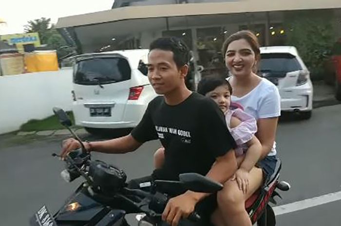 Wuih! Video Artis Ashanty Pakai Hotpants Naik Motor Ajak 