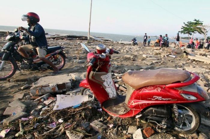 Ngeri Banget Seperti Ini Efeknya Kalau Air  Laut Kena  Cat 