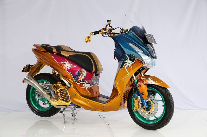 Suku Dayak Jadi Tema Modifikasi Motor Yamaha Lexi 125 2018 