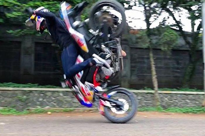 Video Latihan Freestyle Naik Yamaha V Ixion Endingnya Mengagumkan Motorplus