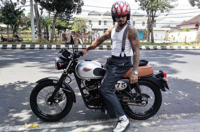 Sosok Kontroversial Jerinx Sid Kembali Viral Suka Naik Motor Matic Dan Retro Semua Halaman Motorplus