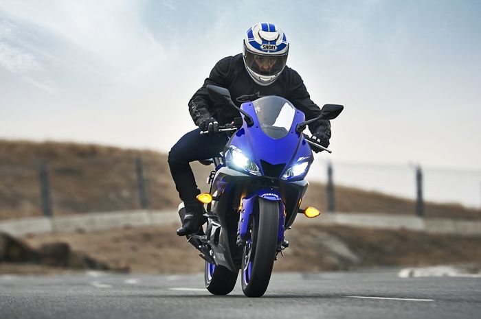 Sadis Harga  Motor  Yamaha  YZF R25  Terbaru di  Malaysia  