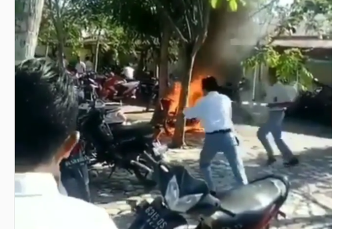 Aceh Gempar Video Motor  Terbakar Sampai Ludes di Parkiran  