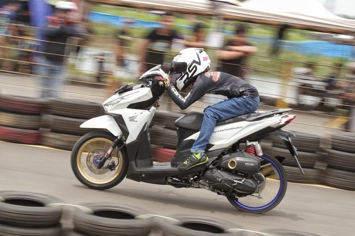 gak takutnya honda vario lawan cbrrr drag gak takutnya honda vario lawan cbrrr drag