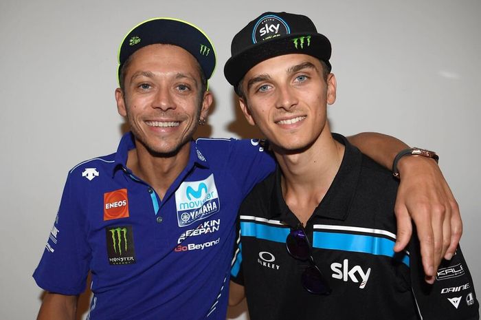 Membelot Ini Alasan Adik Valentino Rossi Memilih Satu Tim Dengan Marc Marquez Semua Halaman Motorplus