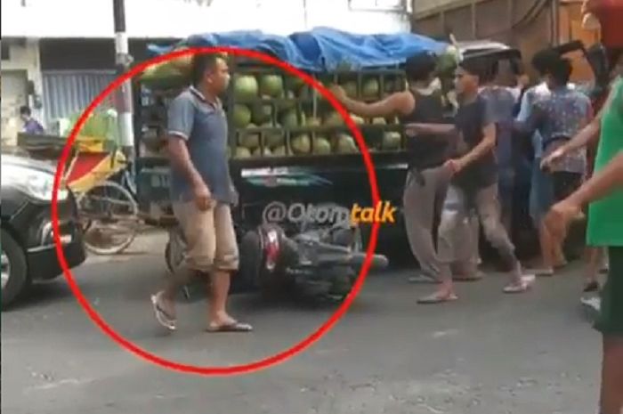 870 Koleksi Gambar Mobil Truk Kecelakaan Terbaru