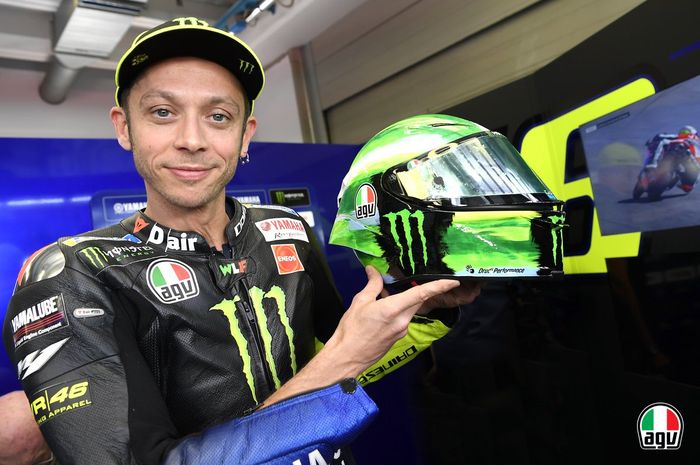 Tradisi Dari Dulu, Video Detik-detik Rossi Unjuk Helm Spesial MotoGP Italia  2019 - Motorplus