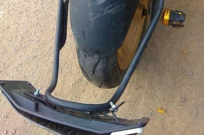 Dudukan pelat nomor aftermarket Yamaha NMAX bikin cilaka  Pengakuan Puluhan Rider NMAX Cilaka Gara-gara Dudukan Pelat Nomor