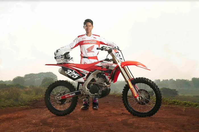 Adel Pembalap Ahrt Yang Turun Di Mx2 Mxgp Indonesia 2019 Palembang Gridmotor Id