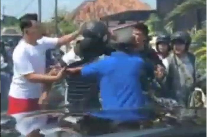 35+ Ide Sipil Arogan Mobil Stiker Tni Ditangkap - Sticker Fans