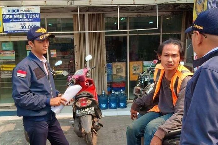 Mulai Jarang Tukang Parkir Minimarket di Bekasi  Ternyata 