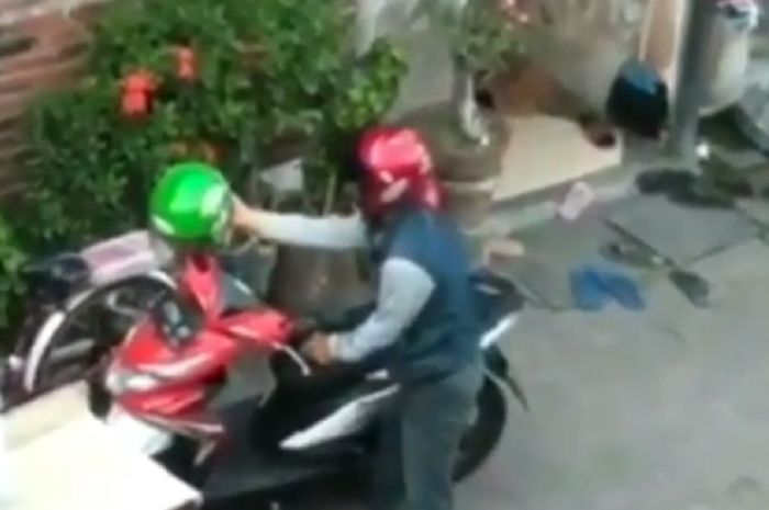 Tafsir Mimpi Dibonceng Naik Sepeda Motor