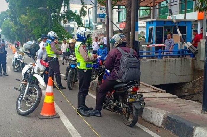 Hati Hati Bro Mulai Hari Ini Pengendara Yang Melintas Di Jalur