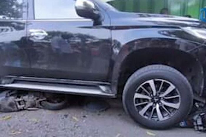 Kecelakaan Maut di Tegal Mitsubishi Pajero Oleng  Lindas 