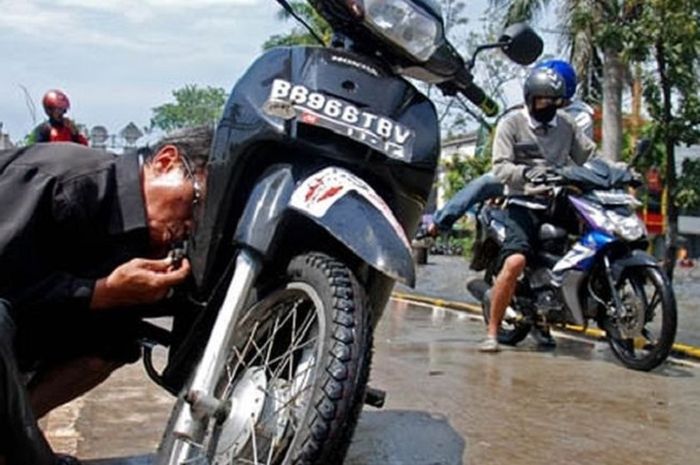 Banyak yang Belum Tahu Ternyata Busi  Motor  yang Sudah 