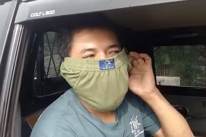 Pemotor Ngakak Lihatnya Enggak Punya Masker Sopir Ini 