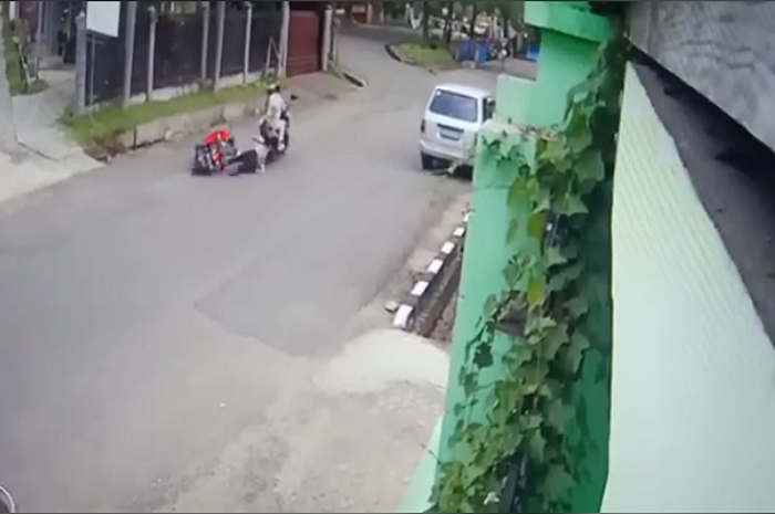 Bikin Geger Video Jambret Bermotor Nekat Gasak Tas Cewek Sampai