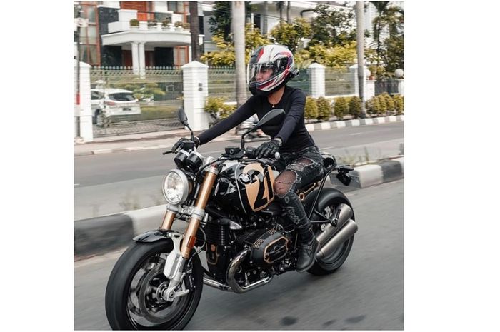 Tidak Hanya Hobi Riding Motor Kesayangan Artis Cantik 