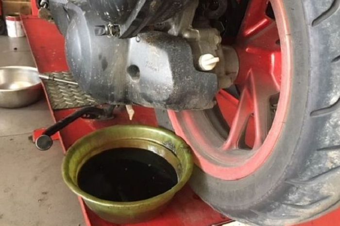 When Changing Motor Oil Don’t Try To Do This, The Effect Is Horrible Bro