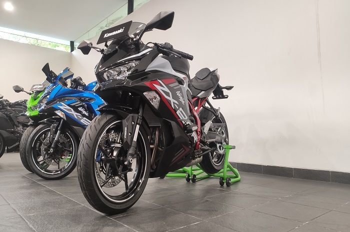 Baru Meluncur, Kawasaki Ninja 250 4 Silinder Punya 4 Pilihan Warna