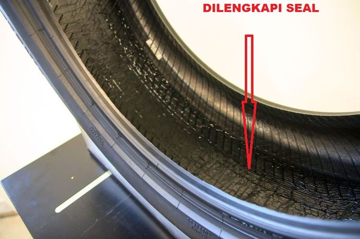 Ban berjenis inside seal tire di permukaan dalamnya dilengkapi seal