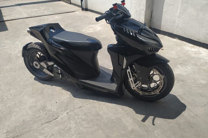 Sangar! Modifikasi Honda Vario 150 Tampang Darth Vader, Pakai 