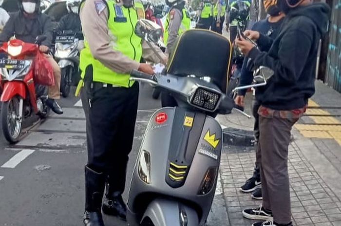 Bener Gak Nih, Telat Bayar Pajak Motor Bisa Ditilang Polisi Saat Razia