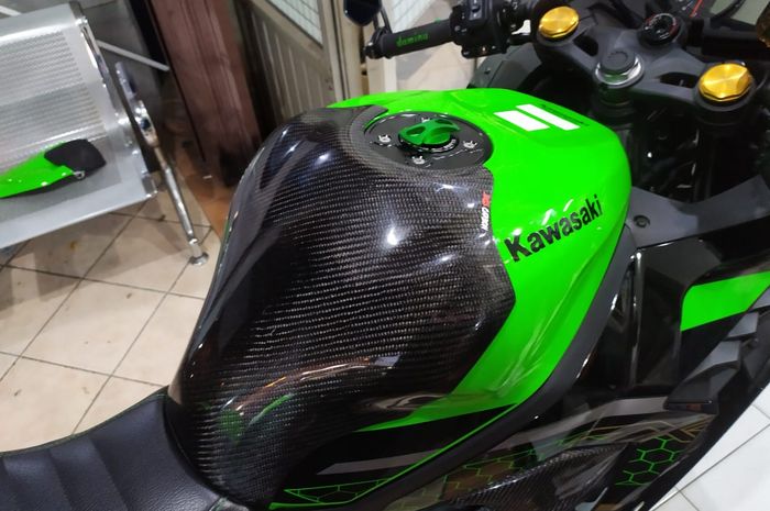 Kawasaki zx25r Carbon