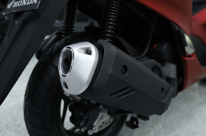 The Motorcycle Exhaust Position Is On The Right Turns Out To Have A Reason, Bikers Must Know This