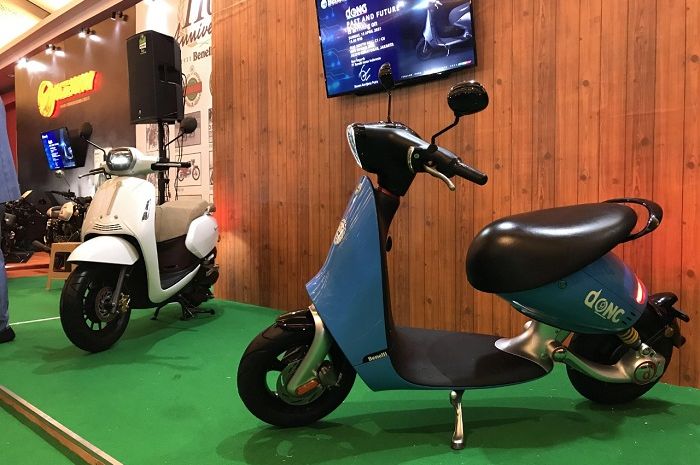 Motor listrik baru dari Benelli (biru) resmi meluncur, fitur canggih harga segini.