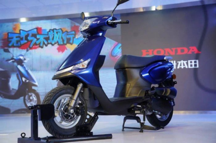 Motor matic baru Honda di China. Punya mesin dan harga mirip Honda BeAT.