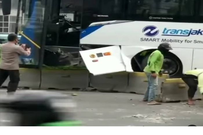 Dalam Sepekan Tiga Kali Kecelakaan, Semua Bus Transjakarta Diaudit KNKT ...