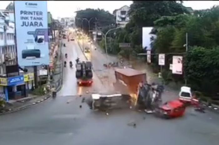 Kenapa Sopir Truk Maut Di Rapak Balikpapan Gak Banting Setir Ke Kiri ...