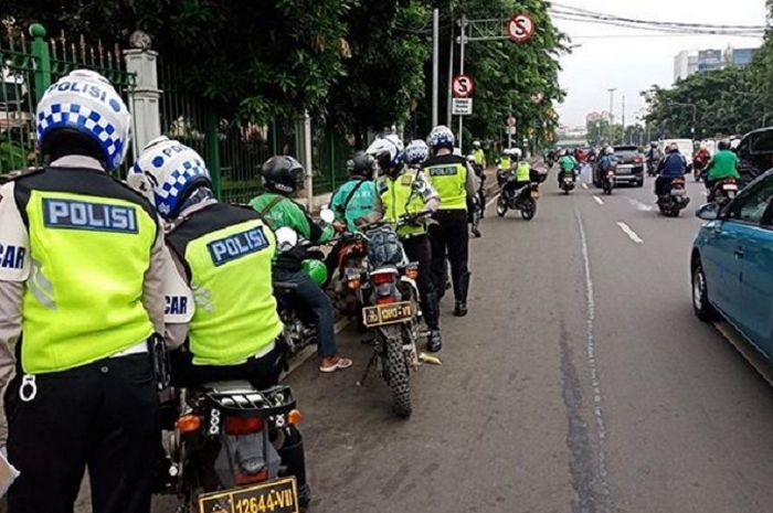 Sering Dengar Kode 'Siap 86' Yang Dipakai Polisi, Ternyata Ini Makna ...