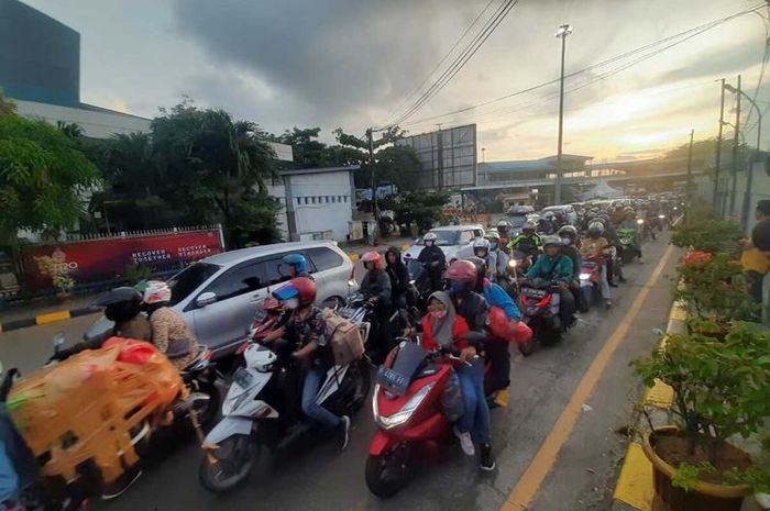 Bikers Mudik Naik Motor Wajib Hati-hati, Beberapa Jalur Mudik Jadi ...