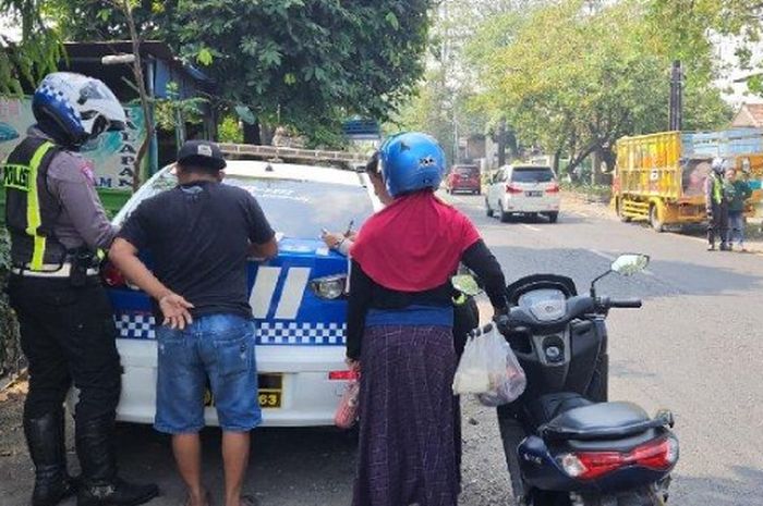 Sempat Mau Kabur Pemotor Di Slipi Malah Tertawa Usai Terjaring Razia ...